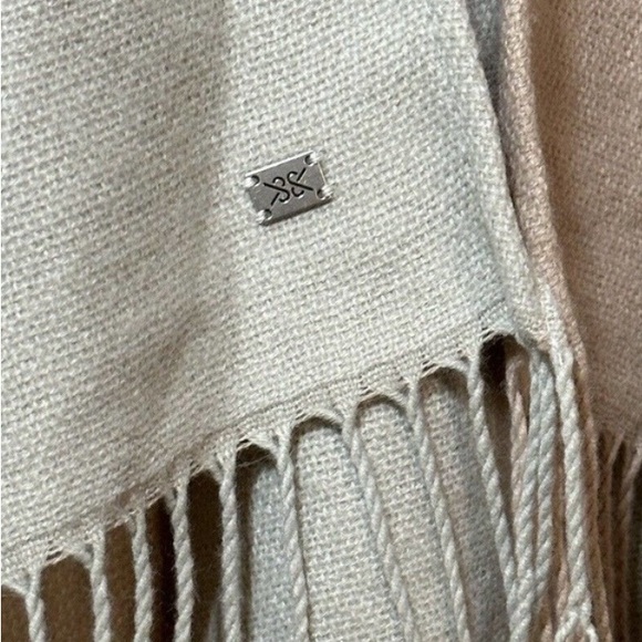 Soia & Kyo Beige and Gray Poncho - one size fits most - Picture 3 of 6